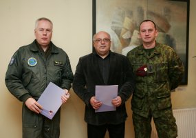 KOP Aviacijos bazės ir Šiaulių universiteto atstovai pasirašė bendradarbiavimo sutartį - 1