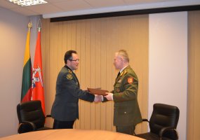 Kariuomenės ir vidaus reikalų sistemos padalinių bei Muitinės departamento bendradarbiavimas -... - 1