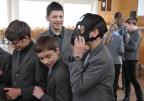 PAG-17 kariai tęsia paramos akciją Goro vaikams lankydami Lietuvos moksleivius - 6