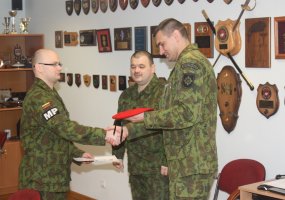 Pradinį karo policininko kursą baigė devyni kariai - 2