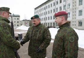 Mokomajame pulke prisiekė Bazinį kario savanorio įgūdžių kursą baigę kariai - 2