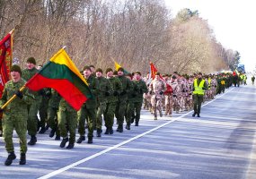Daugiau nei tūkstantis karių ir civilių bėgimu aplink Ruklą pagerbė Nepriklausomybės atkūrimą - 4