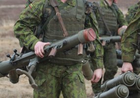 Kariai savanoriai dalyvauja granatsvaidininko kurse  - 2