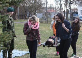 Kariai moksleivius supažindino su pirmosios medicininės pagalbos teikimu - 4