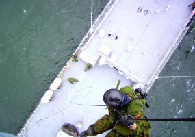Per Kariuomenės ir visuomenės šventę Klaipėdoje – parodomosios užgrobto laivo šturmo ir ginkluoto... - 1