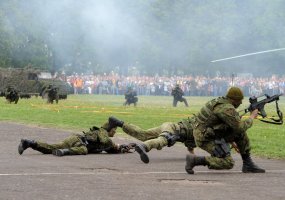 Per Kariuomenės ir visuomenės šventę Klaipėdoje – parodomosios užgrobto laivo šturmo ir ginkluoto... - 3