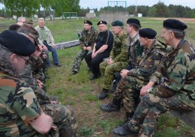 Savanoriai kūrėjai dalyvavo kovinio šaudymo pratybose, paminėjo okupacinės kariuomenės išvedimo... - 2