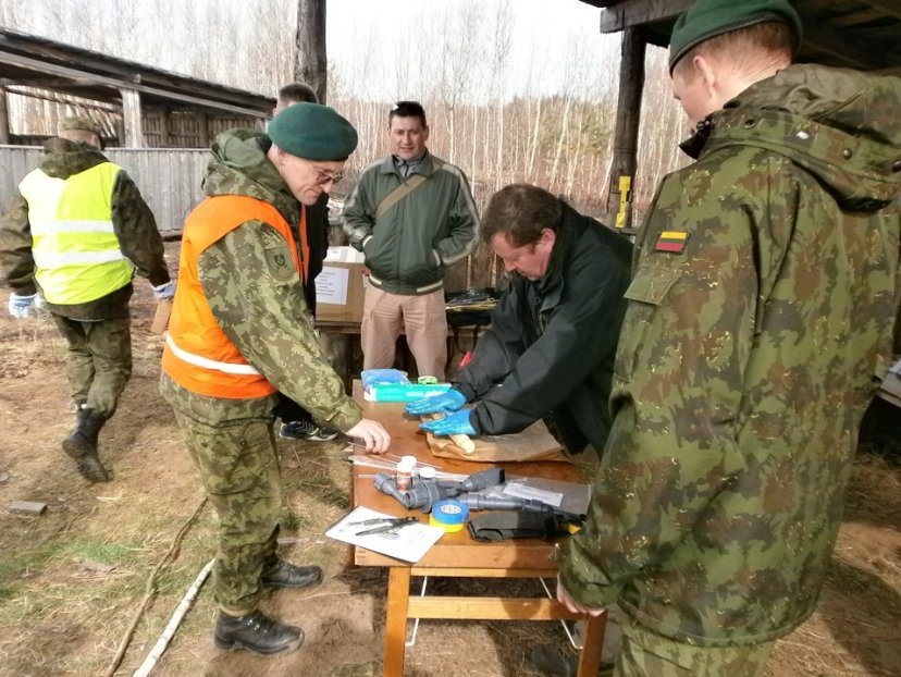 Gaižiūnų poligone vyko įmonės ALFORD gaminamos įrangos pristatymas.