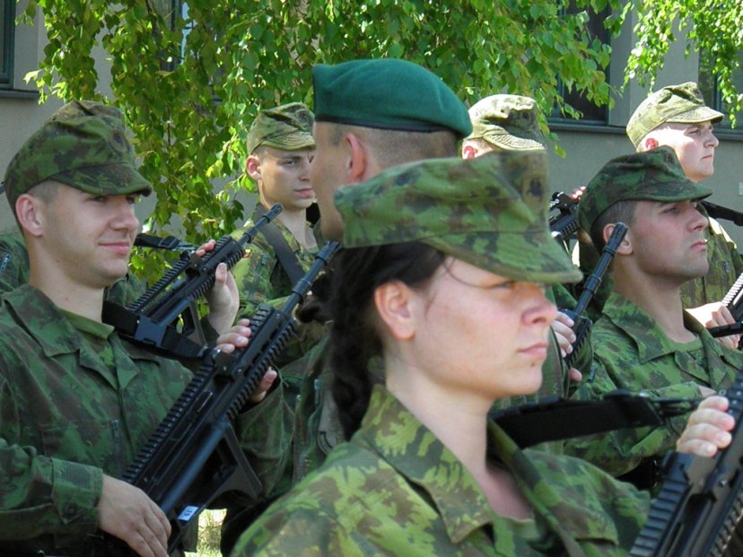 Moksleivių atostogos kariuomenėje kupinos naujų patirčių ir išbandymų