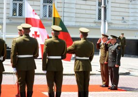 Lietuvos ir Gruzijos kariuomenių vadai aptarė tolesnį bendradarbiavimą tarptautinėse operacijose - 1