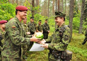 Karių savanorių pratybos pasižymėjo užduočių įvairove ir grupių tarpusavio kova   - 5