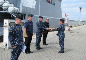Klaipėdoje vyko Karinių jūrų pajėgų patrulinio laivo P12 „Dzūkas“ vadų pasikeitimo ceremonija - 1