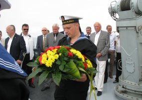 Karinių jūrų pajėgų kariai dalyvavo žuvusiųjų jūroje pagerbimo ceremonijoje  - 2