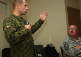 JAV Pensilvanijos nacionalinės gvardijos vyriausiųjų puskarininkių delegacija Lietuvoje domisi... - 3