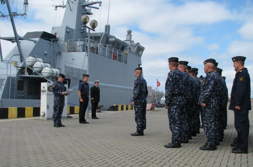 Klaipėdoje vyko Karinių jūrų pajėgų patrulinio laivo P12 „Dzūkas“ vadų pasikeitimo ceremonija