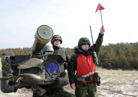 Oro gynybos bataliono kariai bando lietuviškus nuotolinių būdu valdomus orlaivius - 2