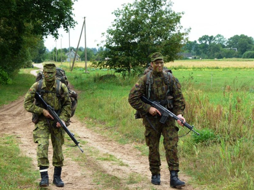 Lauko pratybose dalyvavo Plungės ir Skuodo kariai savanoriai