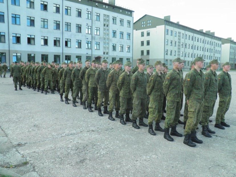 Didžiojo Lietuvos etmono Jonušo Radvilos mokomajame pulke tarnybą pradėjo dvidešimt antra bazinių...