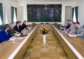 Krašto apsaugos viceministras ir kariuomenės vadas su aukštu NATO pareigūnu aptarė svarbius... - 4