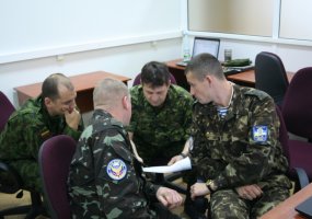 Lietuvos kariai treniruojasi tarptautinėse taikos palaikymo pratybose „Klevo skliautas 2013“ - 3