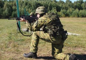 Juozo Lukšos mokymo centre aidėjo moderniųjų „kalavijų“ G-36 ugnies salvės - 1