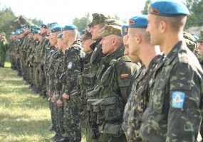 Pasibaigusiose pratybose „Klevo skliautas 2013“ – priešiško kaimelio puolimas - 3