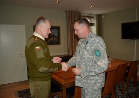 Lietuvoje su pirmuoju vizitu apsilankė NATO Jungtinės sausumos pajėgų vadavietės vadas - 2