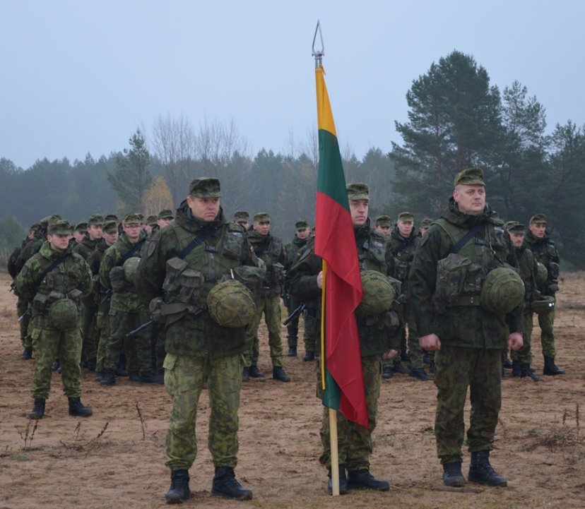 Sausumos pajėgų kariai prasidėjusiose pratybose treniruosis gynybinėms operacijoms