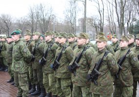 Ruklos įgulos kariai Jonavos mieste iškilmingai paminėjo Lietuvos kariuomenės dieną  - 6