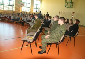 Vytenio bataliono karai lankėsi Seinų lietuvių „Žiburio“ mokykloje - 2