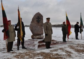 Pastatytas pirmasis paminklas kariuomenės kūrėjams - 1