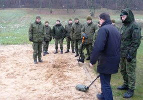 Inžinerijos batalione užsienio kompanijų atstovai pristatė sprogmenų neutralizavimo įrangos naujoves - 2