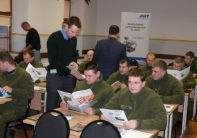 Inžinerijos batalione užsienio kompanijų atstovai pristatė sprogmenų neutralizavimo įrangos naujoves - 4