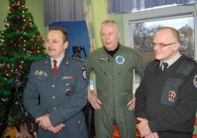 Kariai dalinosi Kalėdų šiluma kūdikių namuose  - 4