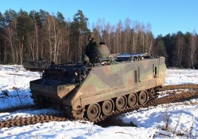 Šarvuočio M 113 vairuotojai pasirengę įveikti ledo gniaužtus - 5