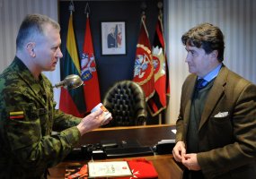Maltos ordino ambasadorius padėkojo Lietuvos kariuomenei už pagalbą remiant sunkiau gyvenančius... - 4