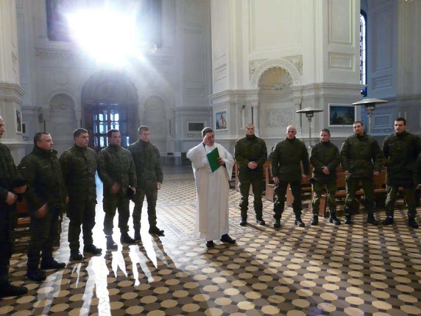 Inžinerijos bataliono kariai Kauno įgulos bažnyčioje meldėsi už karių šeimas