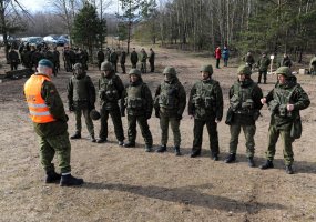 Kariai treniravosi sunkiųjų kulkosvaidžių šaudymo pratybose - 1