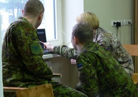 Instruktoriai iš JAV dalinosi patirtimi su Baltijos šalių kariuomenių žvalgybos specialistais - 1