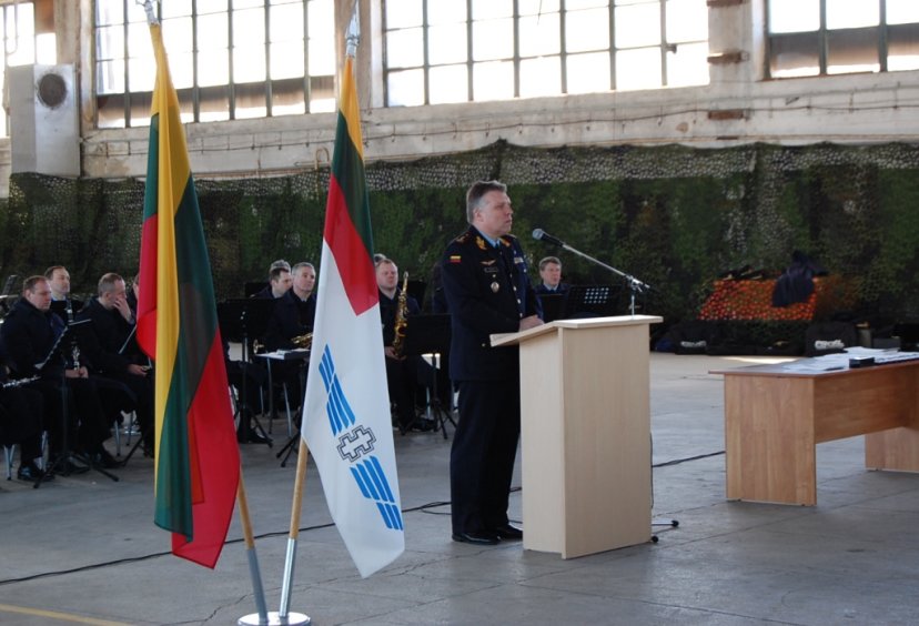 Karinėms oro pajėgoms – 95-eri