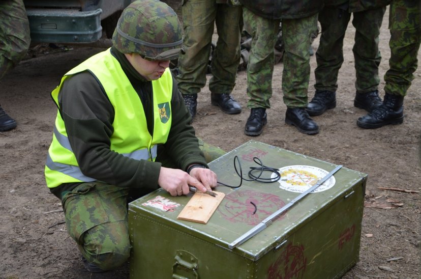 Vadų pratybose - akistata su sprogmenimis