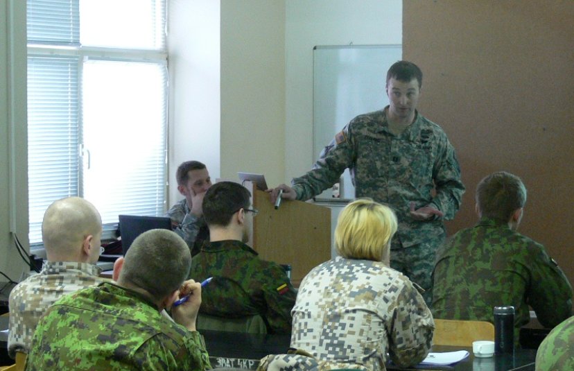 Instruktoriai iš JAV dalinosi patirtimi su Baltijos šalių kariuomenių žvalgybos specialistais