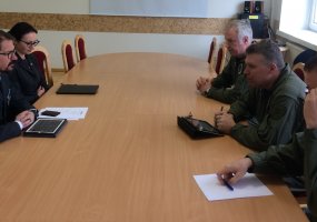 Karinių oro pajėgų vadovybė bei Švedijos gynybos atašė aptarė ateities bendradarbiavimo galimybes - 1