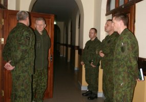 Lietuvos kariuomenės vadas susitiko su mokymuose dalyvaujančiais rezervo kariais - 1