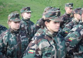 Jaunieji šauliai semiasi žinių iš profesionalų ir rengiasi krašto gynybai - 1