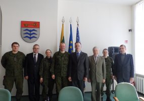 Sausumos pajėgų vadas gen. mjr. Almantas Leika susitiko su Molėtų rajono savivaldybės meru Stasiu... - 2
