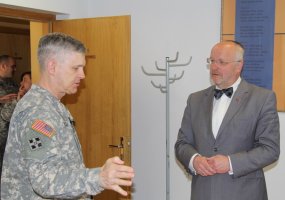 Commanding General of United States Army in Europe paid a work visit to Rukla, met with U.S.... - 2