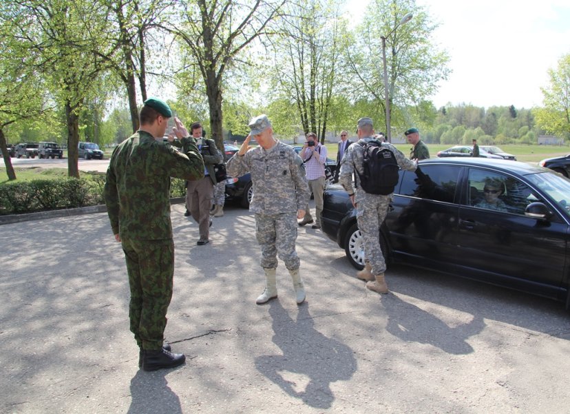 Commanding General of United States Army in Europe paid a work visit to Rukla, met with U.S....