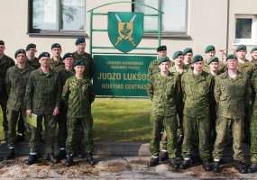 Parengti 84 mm Carl-Gustaf universalios paskirties M2/M3 granatsvaidžio granatsvaidininkai  - 3
