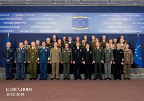 NATO kariuomenių vadai sutaria, jog NATO turi būti pasirengusi veikti ne tik toli užsienyje, bet... - 2